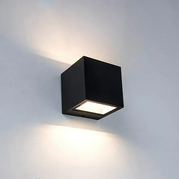 Lutec LED-Außenwandleuchte Gemini - 9 W, 8,8 x 8,5 x 8,6 cm, Schwarz matt, IP54 - Kubische schwarze Wandleuchte, die ein warmes Licht ausstrahlt und eine moderne Ästhetik an der Wand erzeugt.