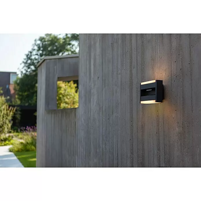 Lutec Conroy LED-Außenwandleuchte - 17,8 W, 22,5 x 15,5 x 9,7 cm, Anthrazit, IP44 - Stimmungsaufnahme
