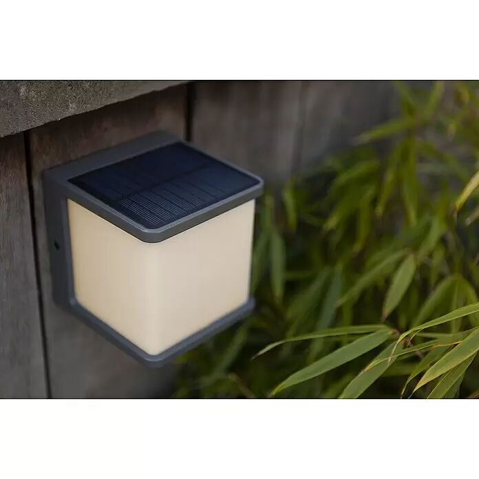 Lutec Doblo Solar-Außenwandleuchte - 7,5 W, L x B x H: 12,9 x 11 x 11 cm, IP54, 500 lm - Stimmungsaufnahme