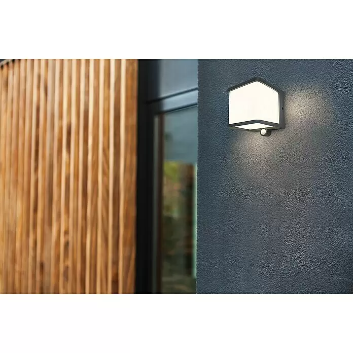 Lutec Doblo Solar-Außenwandleuchte - 7,5 W, L x B x H: 12,9 x 11 x 11 cm, IP54, 500 lm - Stimmungsaufnahme