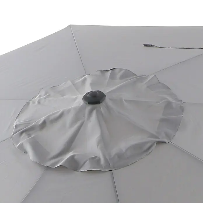 Sunfun Melina Schirmbezug - Hellgrau, Passend für: Sunfun Ampelschirmgestell Melina Ø 400 cm - Detailaufnahme eines grauen Sonnenschirms mit abgerundetem Stoffdach und dunkler Kappe in der Mitte. Ideal für den Garten.