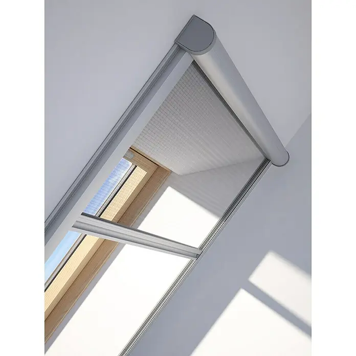 Solid Elements Insektenschutz-Dachfenster ZIA - B x H: 78 x 160 cm - Ein Dachfenster mit einem grauen Rollo, das teilweise heruntergelassen ist und sanftes Licht in den Raum lässt.