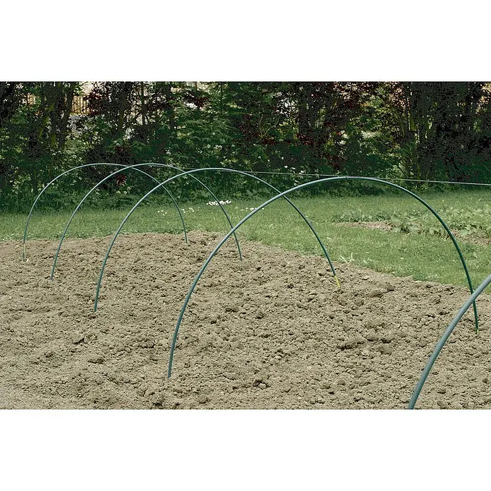 Nortene Plantador - Largo: 250 cm - Vista de la estructura verde del invernadero tipo túnel en el jardín. Los arcos soportan el crecimiento de las plantas y protegen de la intemperie.