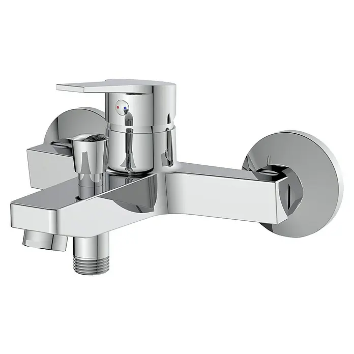 Grifo monomando de bañera Hellis - Cromo, Brillante - Primer plano de un grifo de bañera cromado brillante con un diseño moderno.