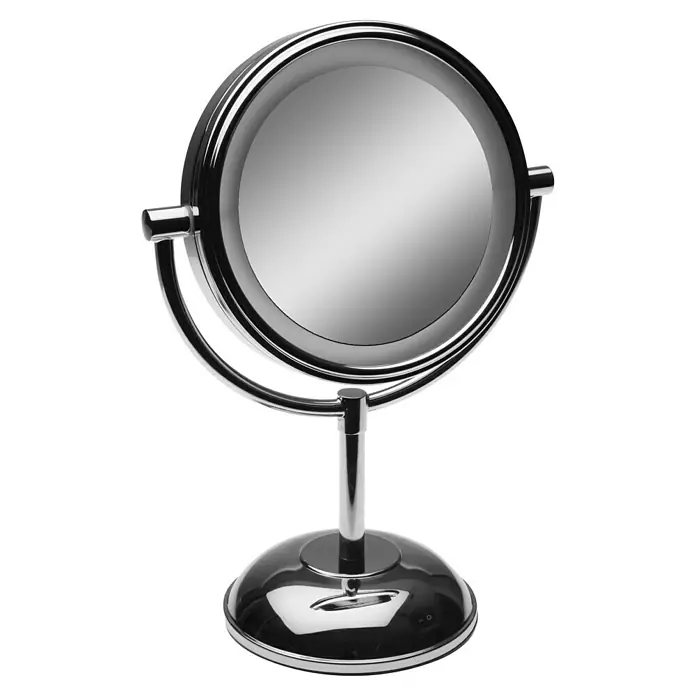 Versa Espejo cosmético con luz LED - 13 x 30,6 cm, Redonda, Aumento 1: 100 %, Aumento 2: 500 % - Primer plano de un espejo cosmético redondo cromado con soporte. Ideal para rutinas de belleza diarias y un estilo preciso.