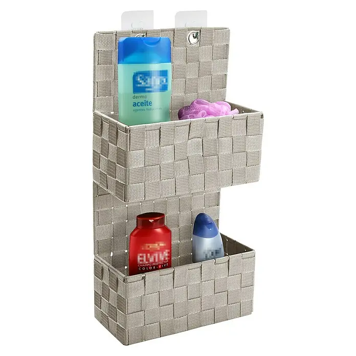 Versa Cesta de baño doble de colgar - 25 x 11,5 x 48 cm, Beige - Un elegante organizador colgante tejido gris con dos compartimentos, lleno de productos de baño para mantener el baño ordenado.