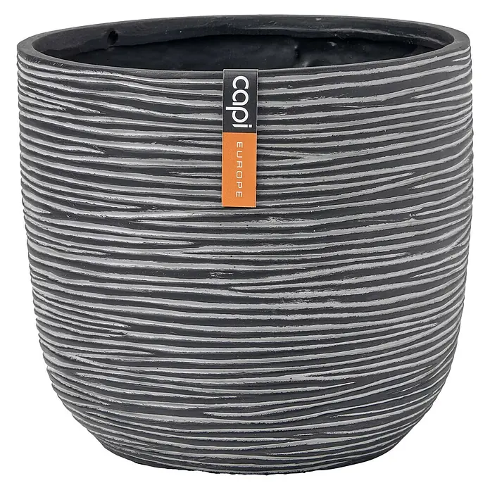 Capi Europe Nature Rib NL Übertopf rund Rib - Außenmaß (Ø x H): 17 x 15 cm, Anthrazit, Polyester - Grauer Capi Europe Blumentopf mit horizontalen Rillen für den Innen- und Außenbereich.