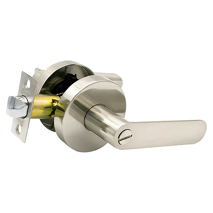GDK Conjunto de picaporte 30SCBK - Cromo, Brillante - Primer plano de una manija de puerta con mecanismo de cierre. Ideal para seguridad y diseño en cualquier espacio.