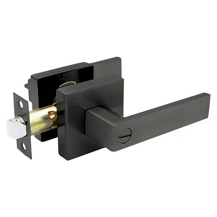 GDK Conjunto de picaporte 20NEBK - Negro, Satinado - Primer plano de una manija de puerta moderna en negro mate, con un diseño angular llamativo y una construcción robusta.