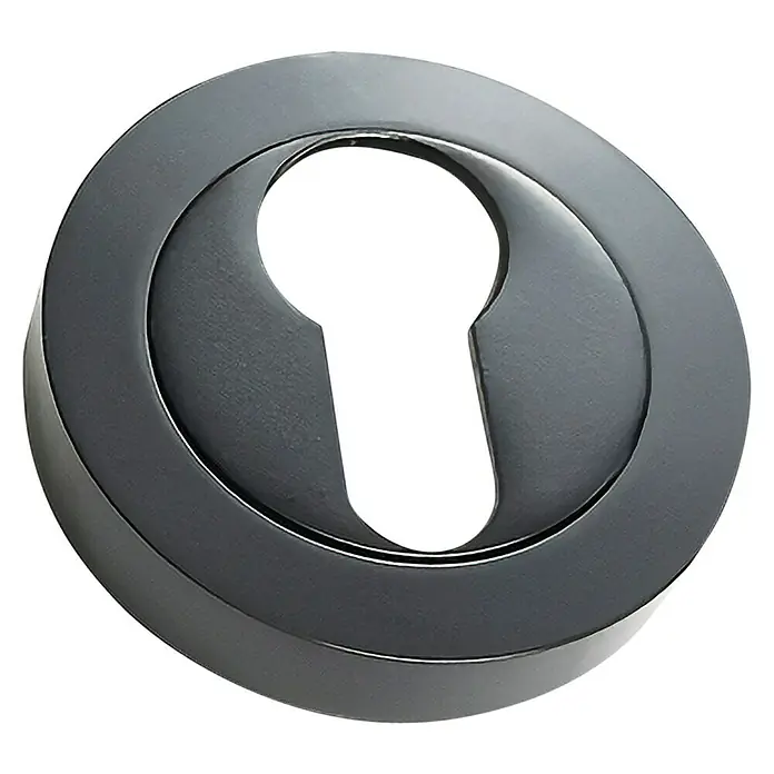 GDK Escudo para cerraduras B A02 - L x An: 50 x 50 mm, Negro - Primer plano de un bocallave redondo de metal. Muestra un diseño elegante y moderno para herrajes de puertas.