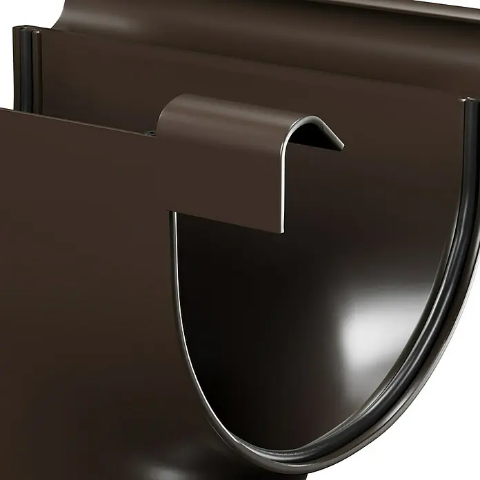 Marley Rinnenstutzen - 125/75 mm, Kunststoff, Braun - Nahaufnahme einer braunen Dachrinne, die die Form und das Material des Entwässerungssystems hervorhebt.