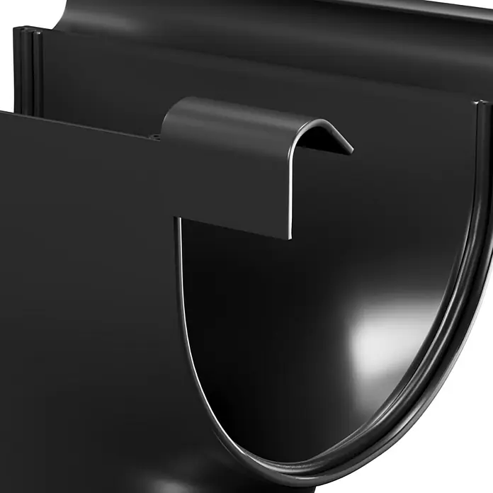 Marley Rinnenstutzen - 75/53 mm, Kunststoff, Anthrazit-Metallic - Nahaufnahme einer schwarzen Dachrinne, die die Details und die Konstruktion des Produkts hervorhebt.