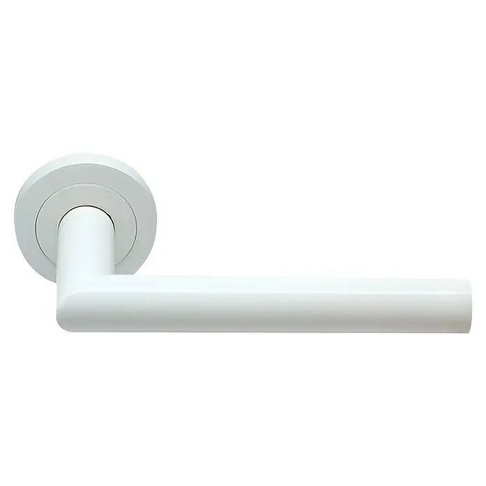 GDK Conjunto de picaporte QDT-03 - Blanco, Apto para: Puertas de madera - Esta foto muestra una manija de puerta blanca y elegante. Su diseño simple y el color limpio la hacen un detalle atemporal para cualquier puerta.