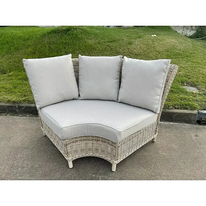 Sunfun Conjunto de muebles Milwaukee - 8 pzs., Ratán sintético, Arena - Sofá esquinero de ratán elegante con cojines gris claro, ideal para uso exterior. Experiencia lounge relajada garantizada.