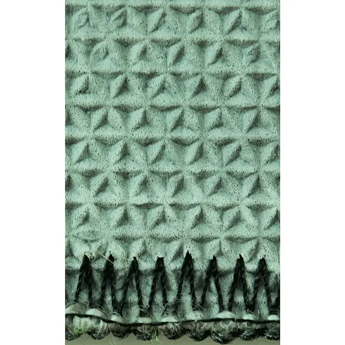Alfombra infantil Rally - Multicolor, 133 x 90 cm - Primer plano de un tejido de gofre gris con costuras decorativas negras, resaltando la textura y la artesanía.