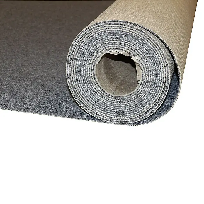 Moqueta a metros Forza - Ancho: 200 cm, 100 % polipropileno, Gris - Se muestra un rollo de alfombra gris, destacando la textura y el color de la alfombra. Ideal para suelos.