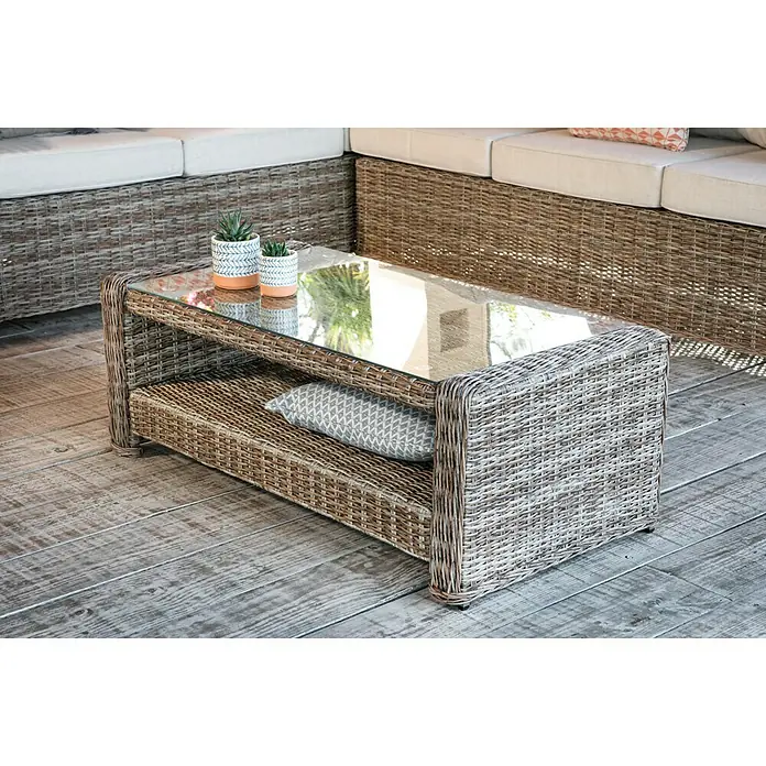 Mesa auxiliar de jardín Gotland - L x An x Al: 111 x 56 x 41 cm, Beige - Elegante mesa de ratán con tapa de cristal. Perfecta para exteriores, esta mesa proporciona una superficie elegante y espacio de almacenamiento.