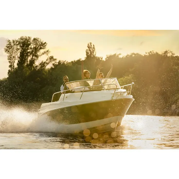 PEGAZUS GFK-Boot 550 Comfort - Umfangreiche Zusatzausstattung, Geeignet für: Max. 6 Personen, Nutzlast: 670 kg, CE-Klasse C - Eine Motorboot-Fahrt mit Freunden bei Sonnenuntergang genießen.