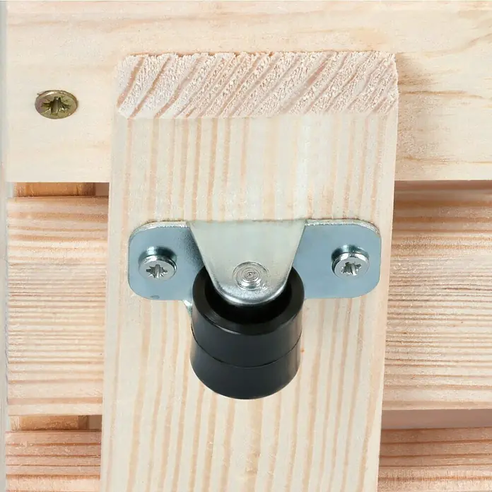 Regalux Regalsystem Heavy Vorratskiste mit Rollen - B x T x H: 60 x 30 x 35 cm, Holz - Nahaufnahme einer Möbelrolle mit Halterung an einem Holzrahmen befestigt, ideal für flexible Möbelgestaltung.