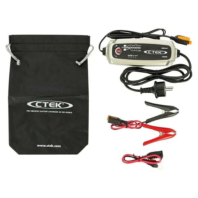 CTEK Automatik-Ladegerät MXS 5.0 EU - Ladestrom: 5 A, Kapazität: 1,2 Ah - 110 Ah - Produktansicht des CTEK MXS 5.0 Batterieladegeräts mit Zubehör und Aufbewahrungsbeutel. Intelligentes Laden für Autobatterien.