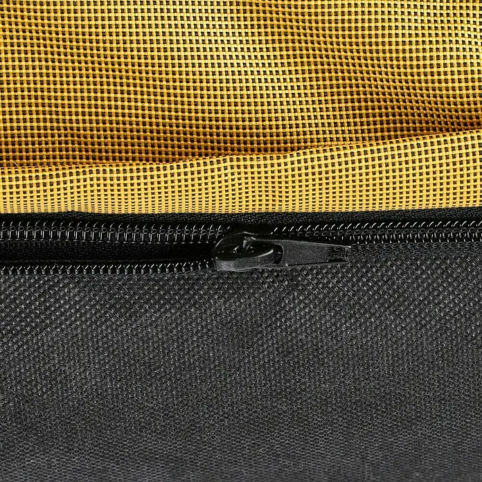 Sitzsack Aufblasbar - 70 x 90 x 70 cm, Gelb, 100 % Polyester - Nahaufnahme eines schwarzen Reißverschlusses auf einem schwarzen Stoff mit einem gelben Stoffbereich oben.