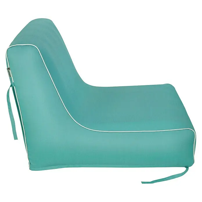 Sitzsack Aufblasbar - 70 x 90 x 70 cm, Türkis, 100 % Polyester - Abgebildet ist ein türkisfarbener Loungesessel mit weißer Paspelierung vor schwarzem Hintergrund, ideal für Entspannung im Freien.