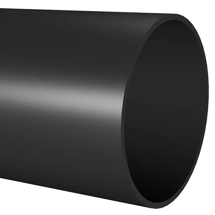Marley Fallrohr - Nennweite: 75 mm, Länge: 250 cm, Anthrazit-Metallic - Nahaufnahme eines mattschwarzen Rohres, das einen tiefen, runden Hohlraum offenbart, der seine industrielle und doch minimalistische Ästhetik hervorhebt.
