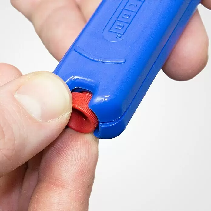 Weicon Kabelmesser No. C 4 - 28 - Länge: 180 mm, Blau/Rot - Anwendungsbeispiel