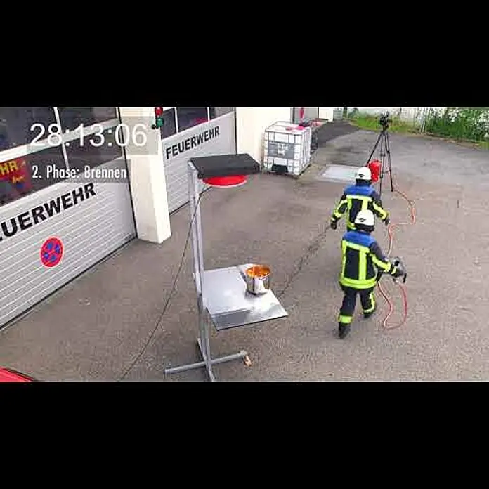Löschsystem Filiqux Basic - Nettovolumen: 2,5 l - filiqux Lschsysteme  Praxistest  Lschen eines Fettbrandes