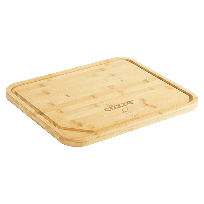 Cozze Schneidebrett - L x B x H: 43 x 35 x 2 cm, Holz - Nahaufnahme eines Cozze Bambus-Schneidebretts mit Saftrille, ideal zum Schneiden und Servieren von Lebensmitteln.