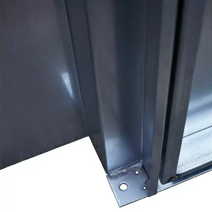 Volberg Baustellentür Basic 190 OV - 87,5 x 195 cm, DIN Anschlag: Links, Verzinkt, RC 2 - Graues Metalleckstück mit vorgebohrten Löchern zur sicheren Verbindung von Strukturpaneelen.