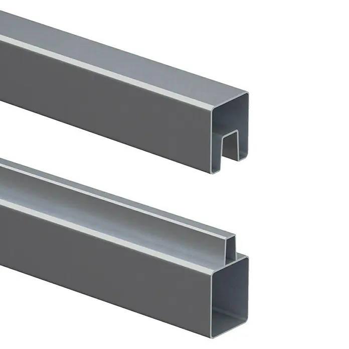 Abschlussleiste Verona - Passend für: Steckzaun Verona, Aluminium, Aluminium - Zwei graue Metallprofile mit unterschiedlichen Querschnitten auf schwarzem Hintergrund. Ideal für Konstruktionen und Montagen.