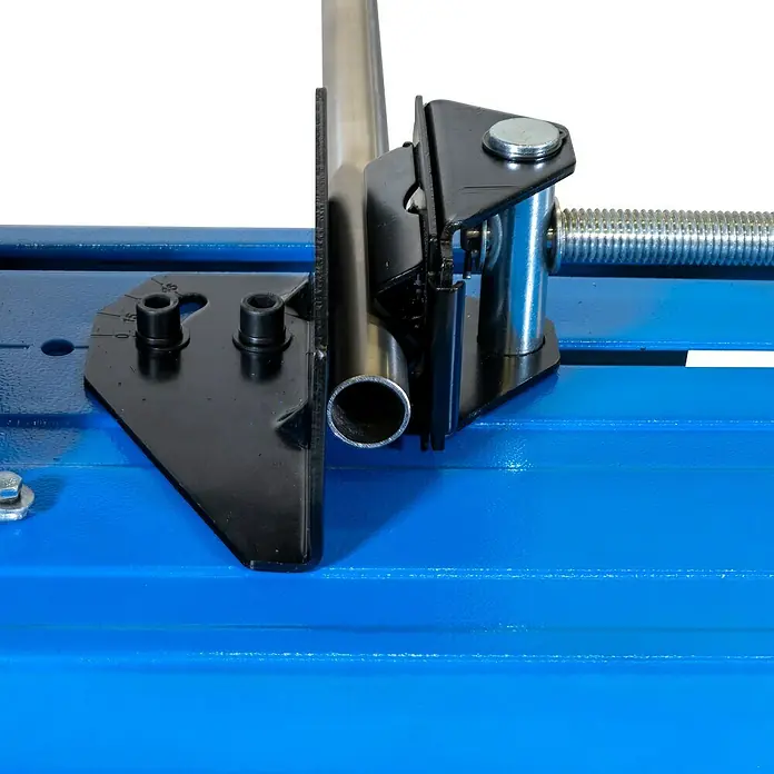 Güde Metallkreissäge GMK355 2.3 - 2,2 kW, 62 Stk. - Rohrbiegemaschine in Aktion, eine präzise und robuste Lösung für die Metallbearbeitung. Für präzise Ergebnisse.