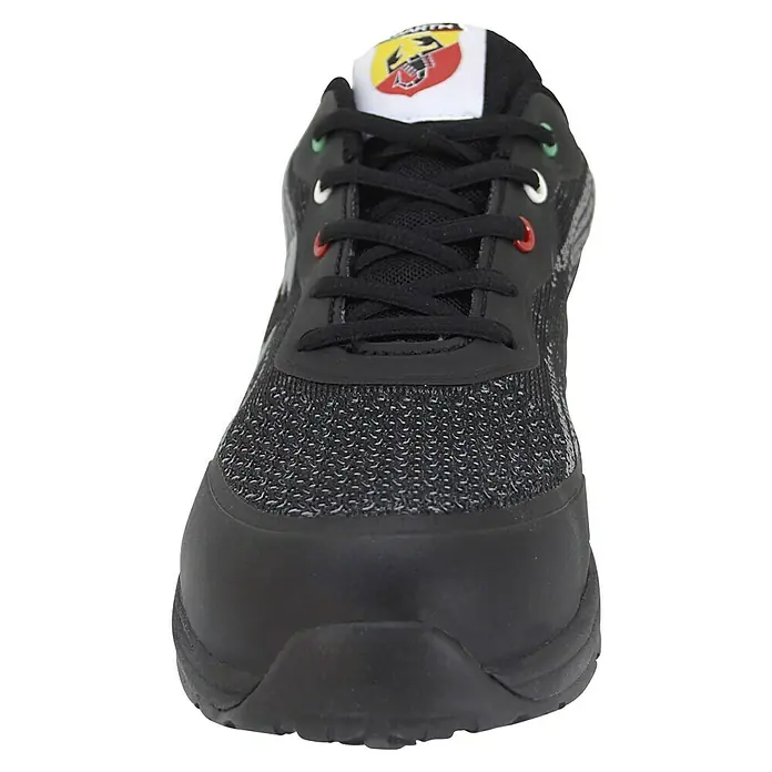 Abarth Zapato bajo de seguridad Esseesse - 46, Clase de protección según EN ISO 20345: S1P, Negro - Primer plano de una zapatilla deportiva Abarth negra. El logotipo y los ojales de los cordones resaltan por sus colores. Estilo cómodo.