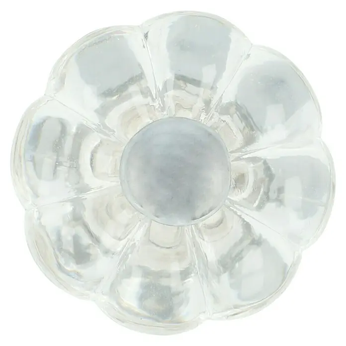 Häfele Pomo para muebles - Tipo de tirador del mueble: Botón, Vidrio, Largo: 25 mm - Primer plano de un pomo de mueble transparente de vidrio con forma de flor con un pomo gris en el centro sobre un fondo negro.