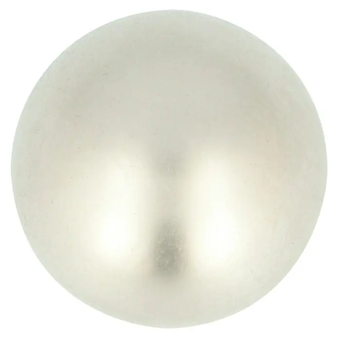 Häfele Pomo para muebles - Tipo de tirador del mueble: Botón, Ø x Al: 22 x 25 mm, Niquelado - Primer plano de una bola de Navidad plateada con sutiles reflejos de luz sobre un fondo negro.