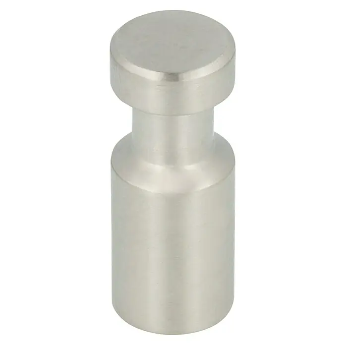 Häfele Pomo para muebles - Tipo de tirador del mueble: Botón, Ø x Al: 12 x 30 mm - Primer plano de un elegante pomo para muebles hecho de metal cepillado, que muestra un diseño moderno y minimalista.