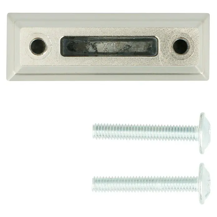 Möbelgriff - Vernickelt, B x L: 24 x 48 mm - Abbildung eines Türschildes mit zwei Schrauben. Das Schild ist silberfarben und hat ein Sichtfenster mit der Nummer 79.