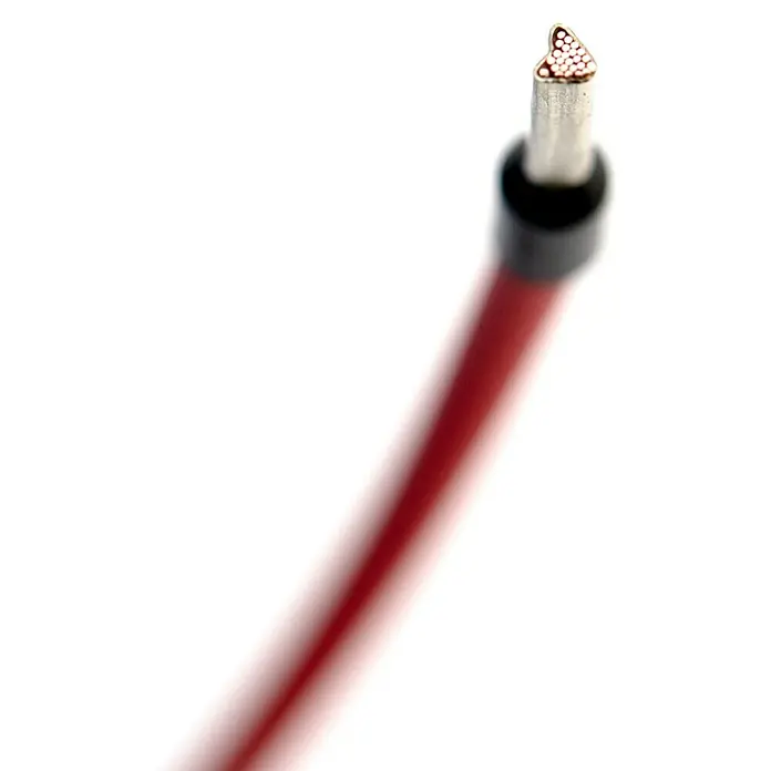 Weicon Duo-Crimp No. 300 - Länge: 160 mm - Nahaufnahme eines abisolierten, roten Stromkabels mit sichtbaren Kupferdrähten.