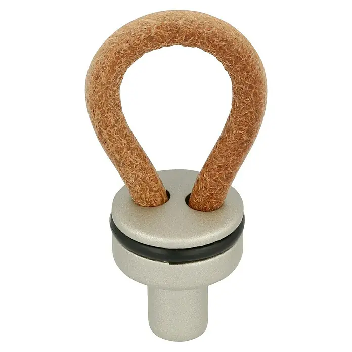 Häfele Tirador para muebles - Tipo de tirador del mueble: Botón, Piel - Primer plano de un pomo de mueble moderno con un tirador de cuero en forma de lazo y una base plateada.