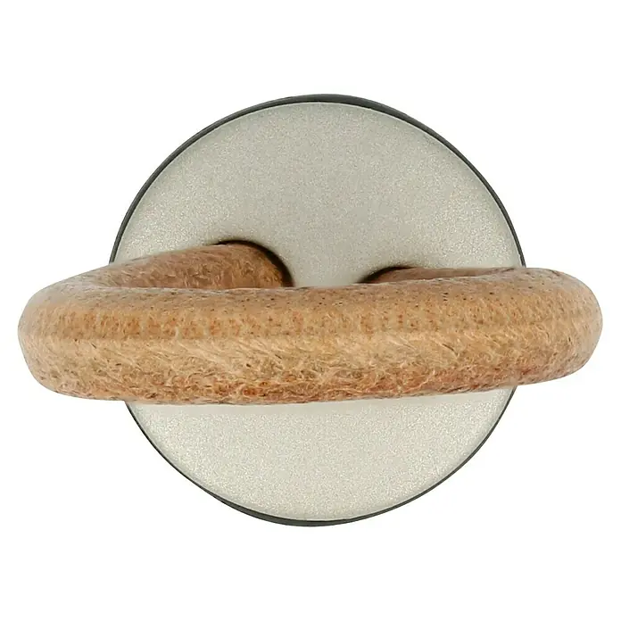 Häfele Tirador para muebles - Tipo de tirador del mueble: Botón, Piel - Primer plano de una almohadilla redonda de limpieza de alfombras beige con un material de alfombra en bucle para facilitar su manejo. Ideal para la limpieza de alfombras.