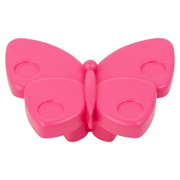 Häfele Pomo infantil para mueble - Botón, Ø x Al: 70 x 53 mm, Lila, Mariposa - Primer plano de un juguete de mariposa rosa con hendiduras circulares en sus alas y una superficie lisa, sobre un fondo negro.