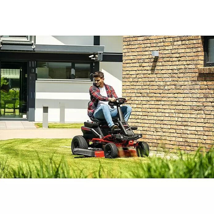 Scheppach Akku-Aufsitzmäher MR920-E - 48 V, 75 Ah, Schnittbreite: 92 cm, Max. Flächenempfehlung: 2.000 m² - Anwendungsbeispiel