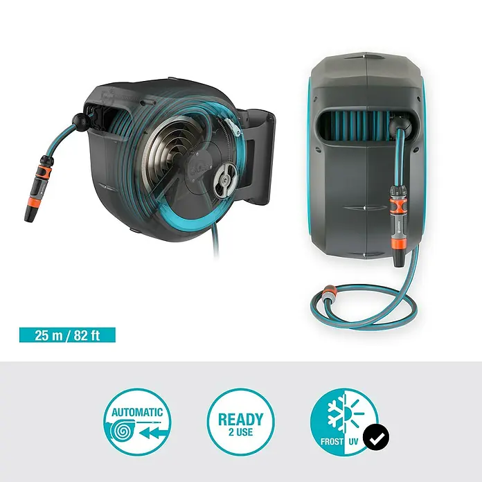 Gardena Portamangueras de pared RollUp M/L - Longitud del tubo: 25 m, Gris/Azul - Imagen de una caja de manguera de pared Gardena con enrollado automático, lista para usar, resistente a las heladas y a los rayos UV, con manguera de 25m.