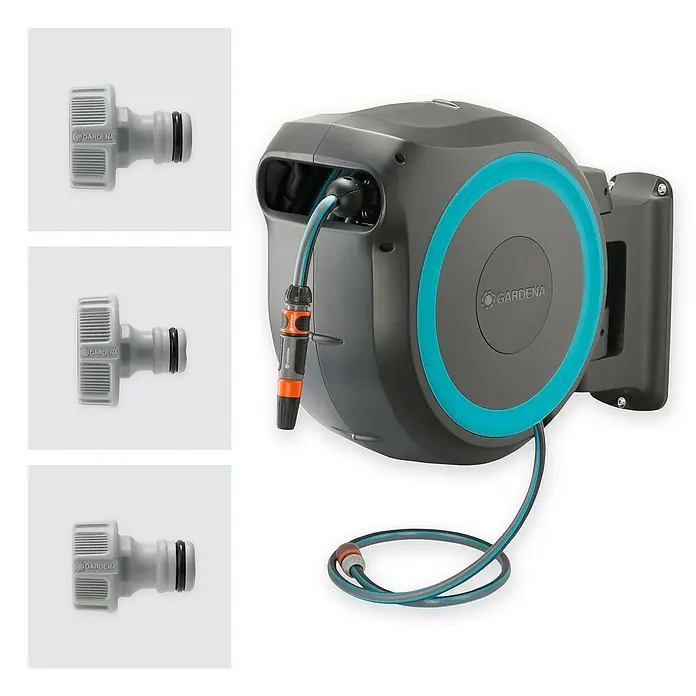 Gardena Portamangueras de pared RollUp XL - Longitud del tubo: 35 m, Gris/Azul - Imagen de un portamangueras de pared Gardena con enrollador automático y conectores de grifo asociados.