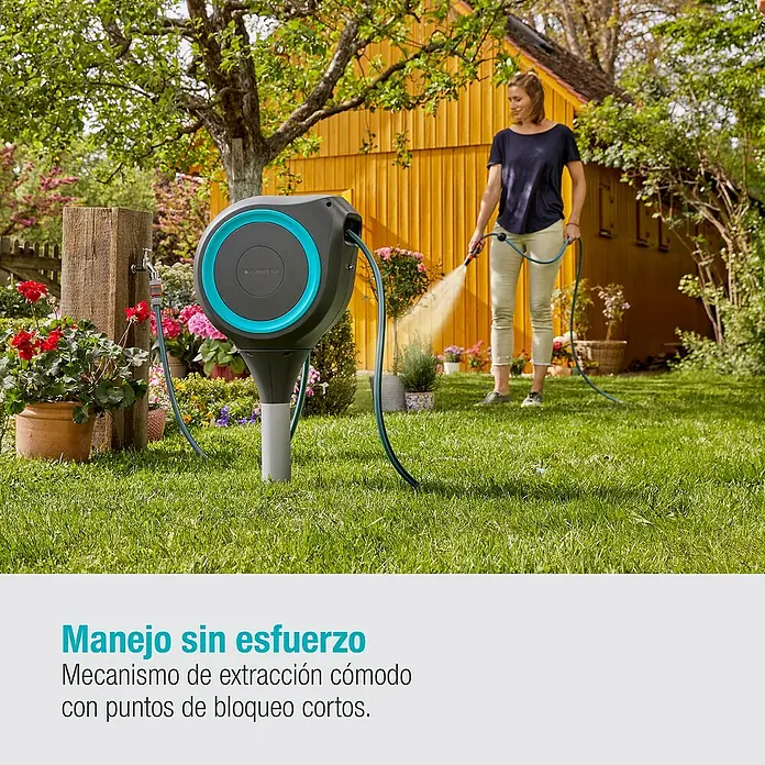 Gardena Soporte portamangueras RollUp S - Plástico, Diámetro tubo flexible: 13 mm, 15 m - Caja de manguera de pared Gardena con retroceso automático en uso, ideal para el riego sin esfuerzo del jardín.