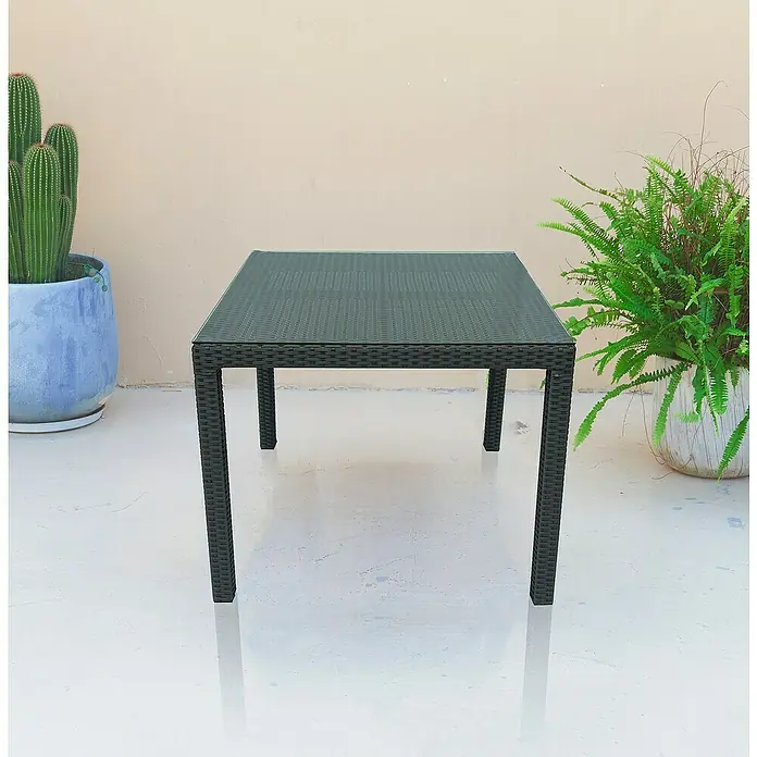 Sunfun Mesa de jardín Neila - L x An x Al: 90 x 90 x 75 cm, Aluminio/Ratán sintético, Gris plata - Mesa de jardín cuadrada de ratán negro con tapa de cristal, perfecta para uso exterior y muebles de jardín elegantes.