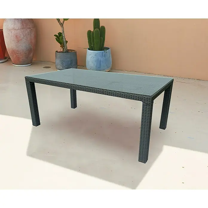 Sunfun Mesa de jardín Neila - L x An x Al: 180 x 100 x 75 cm, Aluminio/Ratán sintético, Gris plata - Imagen de una mesa de jardín moderna con tapa de cristal y estructura de mimbre, ideal para uso exterior.