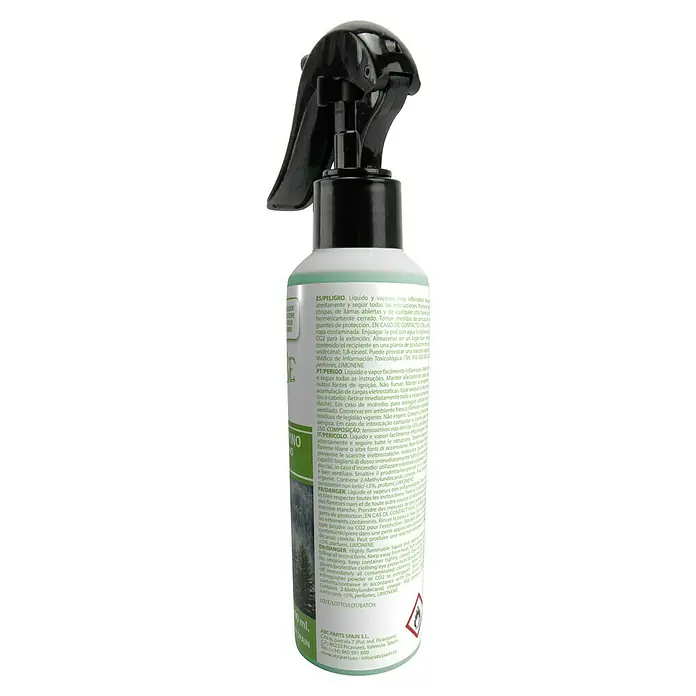 Spray ambientador de coche - Pino, 200 ml - Primer plano de un frasco rociador con advertencias de seguridad.
