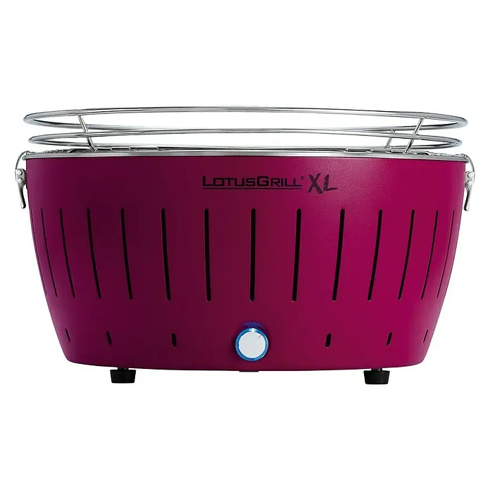 LotusGrill Holzkohlegrill XL - Durchmesser Grillfläche: 43 cm, Pflaumenlila - Das Bild zeigt einen Lotusgrill XL in Weinrot, der mit seinem rauchfreien Design für ein angenehmes Grillerlebnis sorgt. Er ist ideal für Balkon oder Camping.